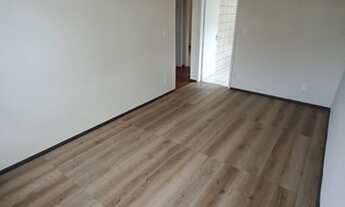 Imagem: Casa com 03 dormitórios e amplo terreno