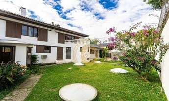 Imagem 2: Casa ampla com 6 dormitórios no Centro Cívico