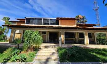 Imagem 2: Sobrado com grande área verde no São Francisco