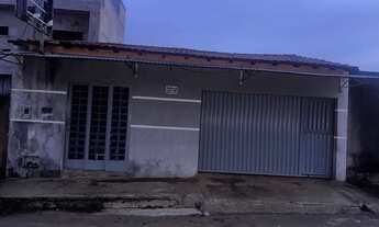 Imagem: Aluga-se Casa com 3 Quartos, Quintal Grande