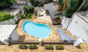 Imagem 4: Casa Exclusiva para Venda ou Locação no Pacaembu: Amplo Quintal e Piscina