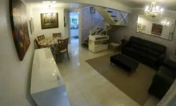 Imagem 5: Sobrado em Porto Alegre, no bairro Hípica, com 3 dormitório(s), e 3 banheiros, à