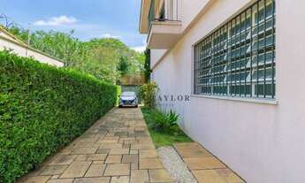 Imagem 6: Muita sofisticação no Jardim América, casa bem conservada, próximo a Praça Adolpho Bloch!