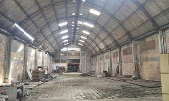 Imagem 7: Galpão com porto, medindo 20x100