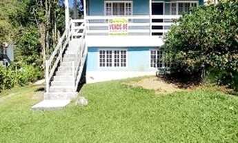 Imagem: Casa tríplex com anexo com total de 1200m²