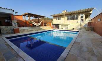 Imagem: Casarão com 4 quartos (3 suítes) no centro