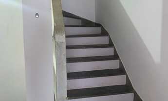 Imagem 2: Duplex a 50 mts de paradas de ônibus e do mar. 