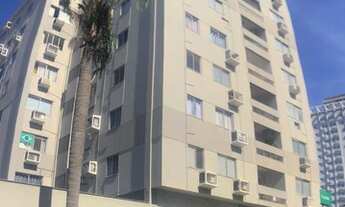 Imagem: Quarto mobiliado em apartamento no centro