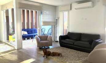 Imagem 2: Casa para Venda em Cotia, Granja Viana, 3 dormitórios, 3 suítes, 5 banheiros, 4 vagas