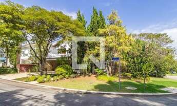 Imagem 2: Casa aconchegante e excelente acabamento, semi mobiliado em condomínio na região de Alphav