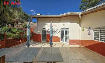 Imagem 4: Casa à Venda, com 514m2 de terreno, 270m2 de área útil, 5 quartos (2 suítes), pertinho do