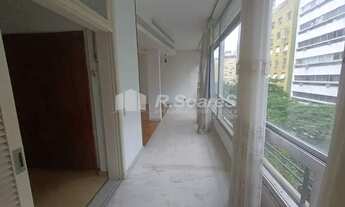 Imagem 7: Apartamento com dois quartos, dois banheiros social, dependência completa e vaga de garage