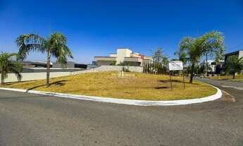 Imagem 4: Lote em oportunidade no Condomínio Vale Verde, com 450,00 m², quitado e registrado, aceita