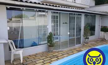 Imagem 2: Casa com 4 quartos (1 suíte), para venda com piscina e vista para beira mar