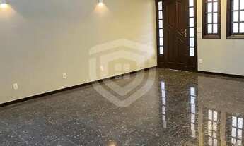 Imagem 2: Casa à venda em Vila Camargo com 3 quartos (1 suíte) com grande quintal