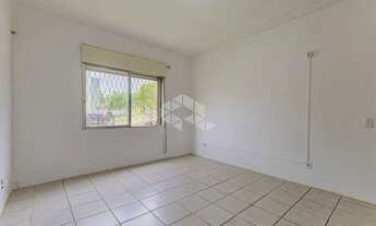 Imagem 2: Três dormitórios no bairro cristal com pátio, churrasqueira e garagem fechada