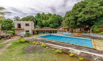 Imagem: Casa à Venda com 4 Quartos, 2 Suítes