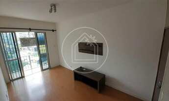 Imagem 4: Varanda com vista livre. 02 quartos + dependência completa