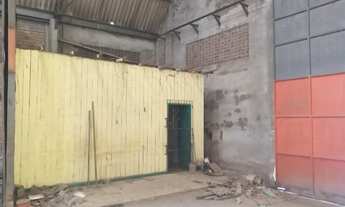 Imagem 3: Galpão com porto, medindo 20x100