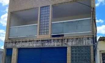 Imagem: Casa grande com galpão para comércio na