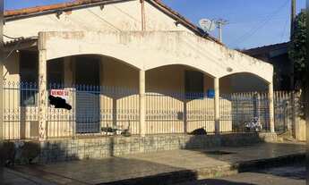 Imagem: Vende-se Casa (com casa no fundos
