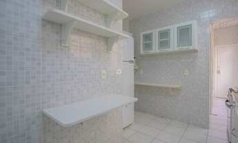 Imagem 2: Excelente localização em Copacabana, fundos, silencioso, próximo ao Metrô, prox Praça Euge