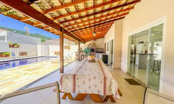 Imagem 3: Casa Maravilhosa 4 Dormitórios com Piscina em Condomínio Fechado