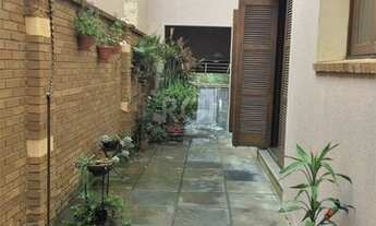 Imagem 6: Casa de 270m² - 3 dormitórios, 1 suíte, churrasqueira, pátio e 3 vagas de garagem