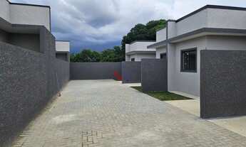 Imagem 2: Casa aconchegante em condomínio seguro com amplo terreno