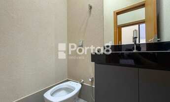 Imagem 4: Elegância e Conforto no Condomínio Quinta Lago: Sua Nova Casa com Piscina e Área Gourmet