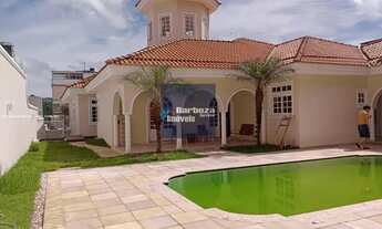 Imagem 2: Casa de alto padrão à venda no Centro de São Lourenço - MG