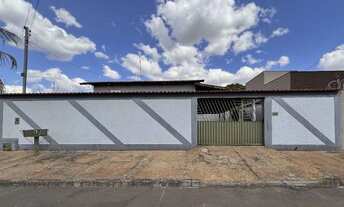 Imagem: CASA COM QUINTAL GRANDE CONJUNTO VER CRUZ