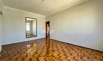 Imagem 2: Apartamento amplo no centro, com 03 dormitórios (01 suíte) rico em armários, 01 vaga, port