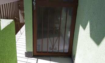 Imagem: Quitinete, Tauá. Quarto, cozinha e banheiro