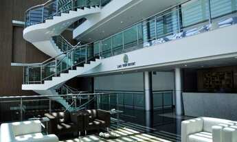 Imagem 2: Quarto e sala com varanda na beira do Lago, vista livre, nascente, piscina de raia, resort