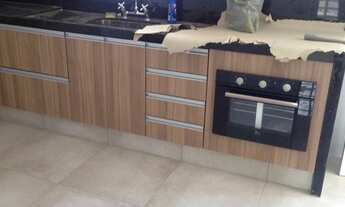 Imagem 2: Casa no Jd. Bancários com 280m², 3 quartos, suíte, churrasqueira, copa e armários planejad