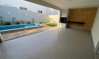 Imagem 3: Casa de condomínio térrea para venda tem 203 metros quadrados com 3 quartos