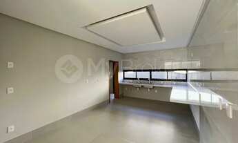 Imagem 2: Casa de condomínio térrea para venda possui 490 metros quadrados com 4 quartos