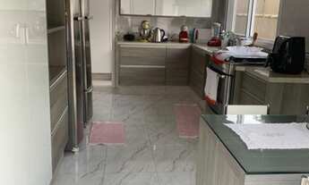 Imagem 5: Casa de condomínio Residencial 5 para venda possui 360 metros quadrados com 4 quartos