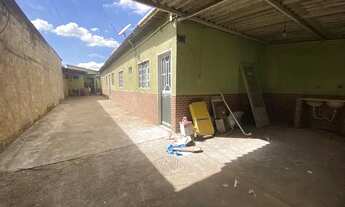 Imagem 2: QR 514 lote com 03 residencias 02 de 02qts e 01 de 01 qts escriturada R$ 195.000 escritura