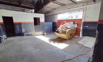 Imagem 2: Galpão todo coberto no Sol y Mar c/ 548m², 2banheros, escritório