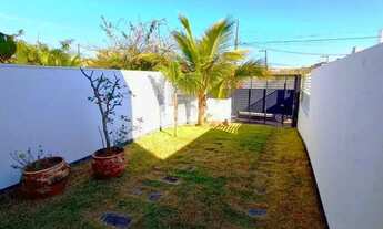 Imagem 3: Casa com 3 quartos, suíte, quintal e 2 vagas de garagem, a apenas 200 metros da praia no C