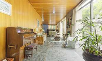 Imagem 6: Casa com amplo terreno e potencial de atualização em localização estratégica