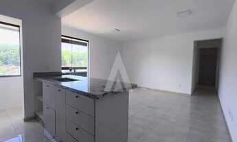 Imagem 3: Apartamento com 3 quartos, cozinha com armários, sacada com churrasqueira no bairro glória