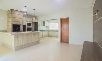 Imagem 3: Sobrado de 4 quartos sendo 2 suíte com piscina no Jardim Atami em Maringá