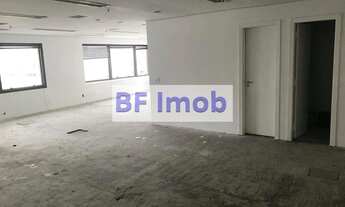 Imagem 3: Conjunto em vão livre, 3 vagas em ótima localização no Itaim!!