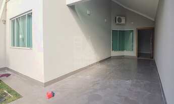 Imagem 2: Sobrado de 4 quartos sendo 2 suíte com piscina no Jardim Atami em Maringá