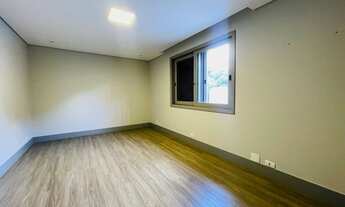 Imagem 2: Luxuosa Casa para aluguel com 800m², 5 suítes, piscina e 4 vagas - Jardim Europa - Penápol