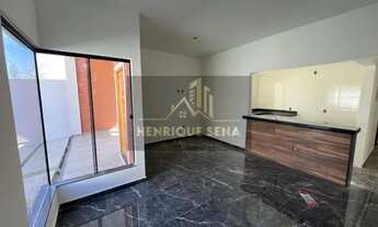 Imagem 2: Vendo casa com 03 quartos sendo 01 suíte, garagem coberta, amplo espaço para construir pis