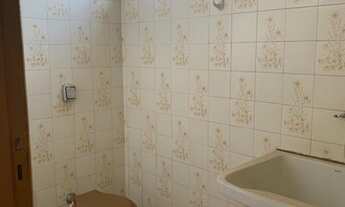 Imagem 4: Loja comercial na lateral do prédio do Bradesco da Avenida Portugal